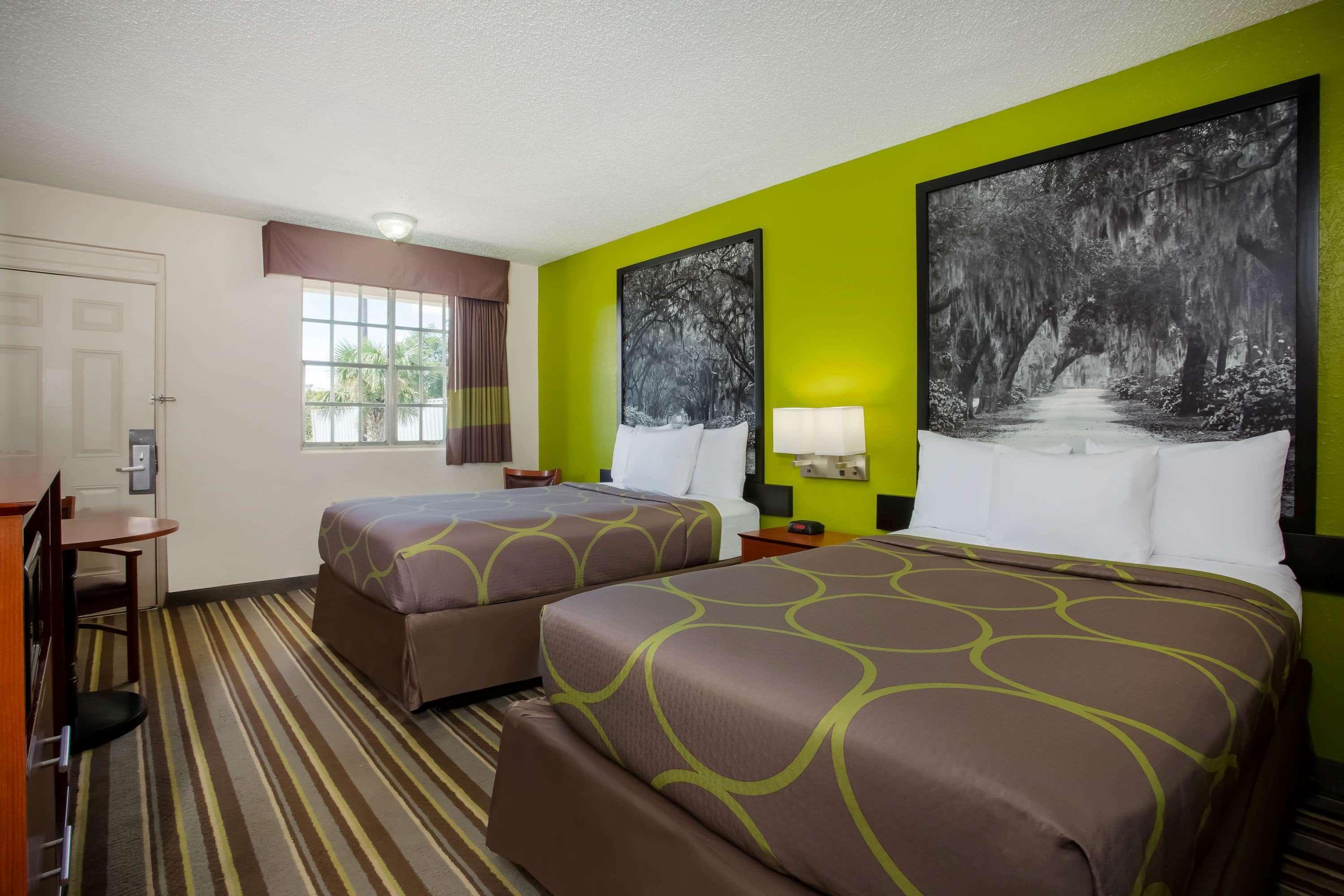 Super 8 By Wyndham Lake City Eksteriør billede